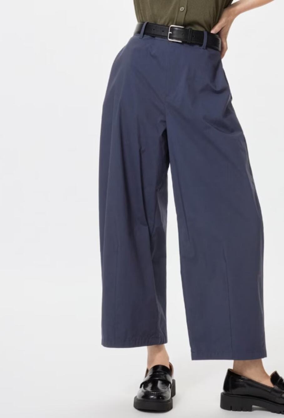 Uniqlo Women's Barrel Ankle Pants in Navy Blue